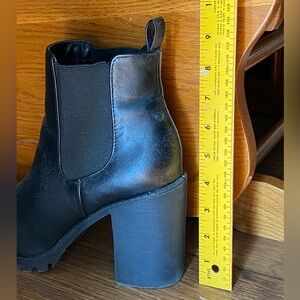 SODA Top Shoes Jaber Ankle Boot Lug Sole Elastic Gore and Chunky Heel